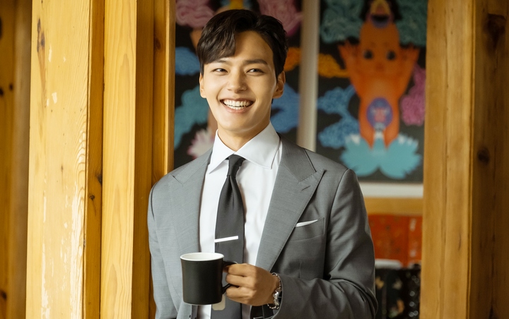 Yeo Jin Goo Buat Pose Kemenangan, Sukses Peroleh IU di Hotel Del Luna? Yeo Jin Goo Buat Pose Kemenangan, Sukses Peroleh IU di Hotel Del Luna?