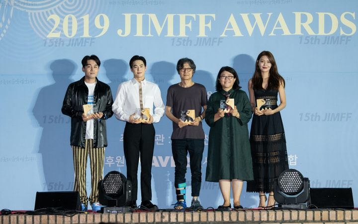 Suho EXO dan Sooyoung SNSD Raih Trofi Discovery of the Year di JIMFF Awards 
