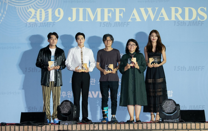 Suho EXO dan Sooyoung SNSD Raih Trofi Discovery of the Year di JIMFF Awards Suho EXO dan Sooyoung SNSD Raih Trofi Discovery of the Year di JIMFF Awards