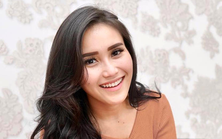 Ayu Ting Ting Potong Rambut Pendek Sebahu Dan Warnai Ombre