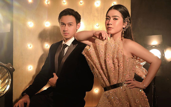 Caesar Hito dan Felicya Angelista Tindih-tindihan di Pemotretan Ramai Ditagih Nikah