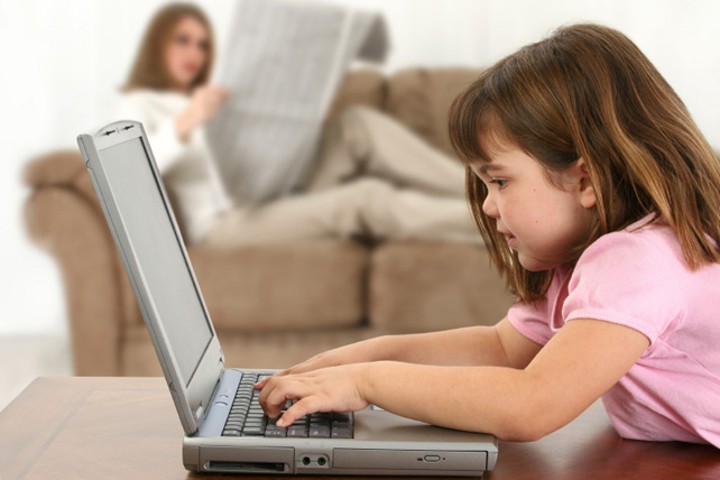 Batasi Waktu Bermain Internet Anak Agar Tidak Kecanduan
