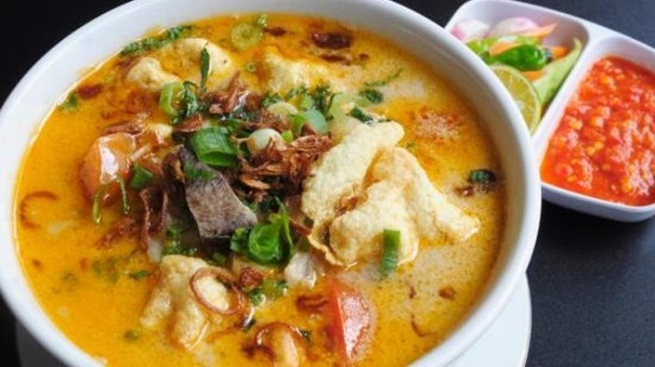  Soto Betawi, Soto Khas Ibu Kota Dengan Kuah Santan Atau Susu Gurih