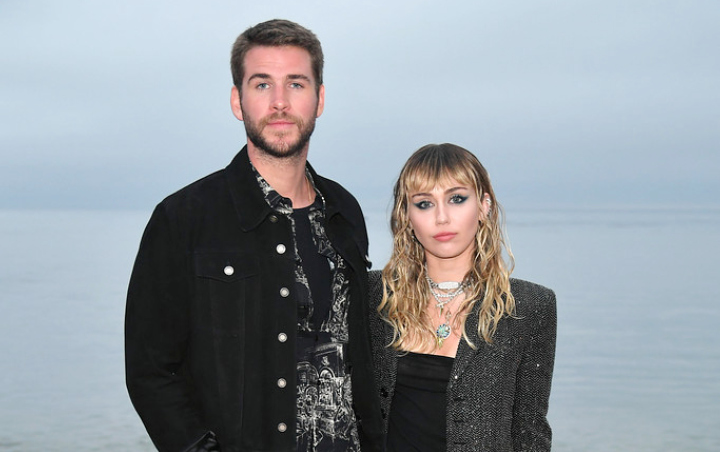 Miley Cyrus Rilis Lagu Baru 'Slide Away' Usai Perpisahannya dengan Liam Hemsworth