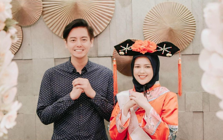 Roger Danuarta-Cut Meyriska Kompak Unggah Foto Buku Nikah Kocak Ala Darth Vader