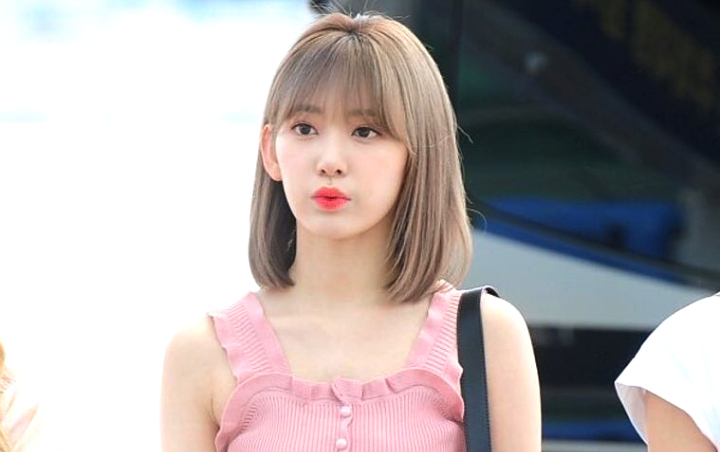 Sakura IZ*ONE Ketahuan Pakai Baju Murah Rp 100 Ribuan, Netter Takjub Kagumi Bentuk Tubuh