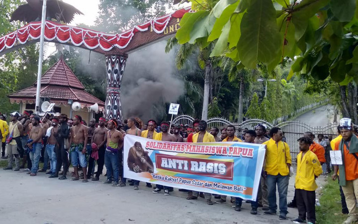 Demo Manokwari Rusuh Berujung Pembakaran Fasum, Polisi Upayakan Negosiasi