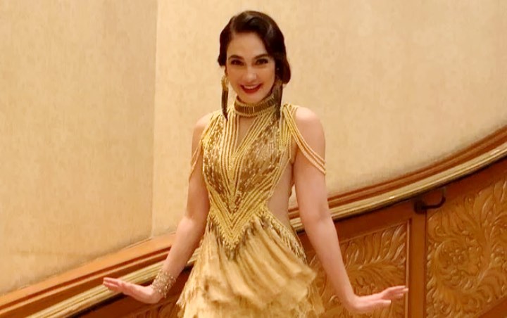 Luna Maya Jadi MC Ultah Ke-17 Crazy Rich Surabaya, Tampil Ala Cleopatra 'Geal-geol' Bikin Terpesona