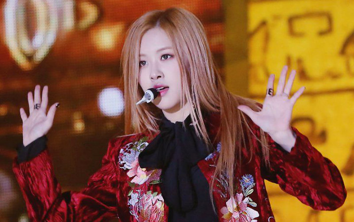 Rose BLACKPINK Sapa Fans dengan Foto Super Cantik, Netter Justru Minta Ini