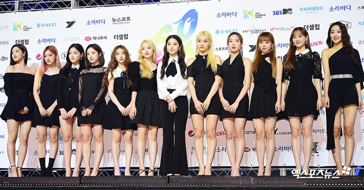 Loona Memadukan Konsep Hitam Putih dengan Sempurna