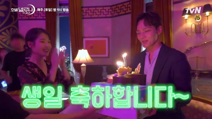 Yeo Jin Goo Syok dengan Kejutan yang Diberikan IU di Lokasi Syuting \'Hotel Del Luna\'