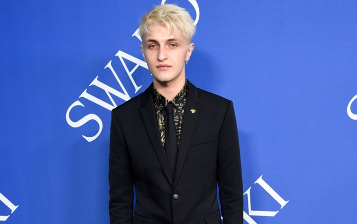 Anwar Hadid Lakukan Pembaptisan di Pantai Malibu, Pindah Agama?