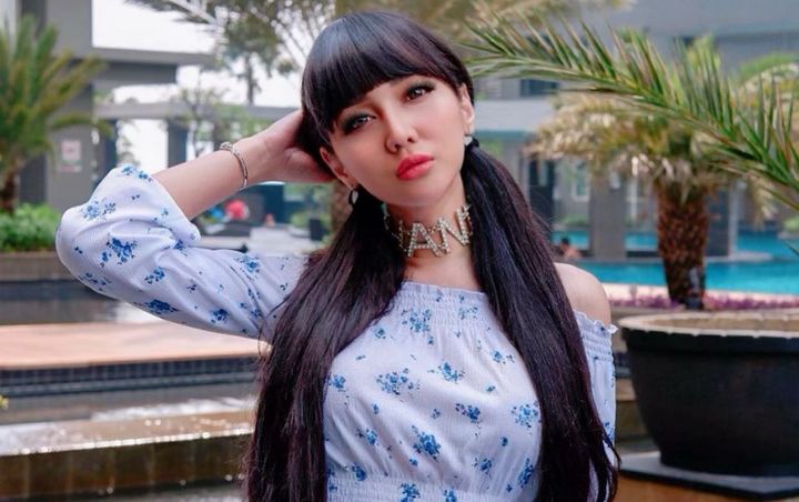 Lucinta Luna Seksi Mainan Pasir Pengin Dikubur, Bentuk Tangan dan Warna
