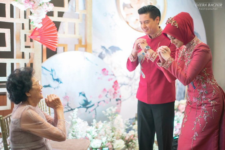 Lakukan Upacara Tea Pai Sebelum Malam Resepsi