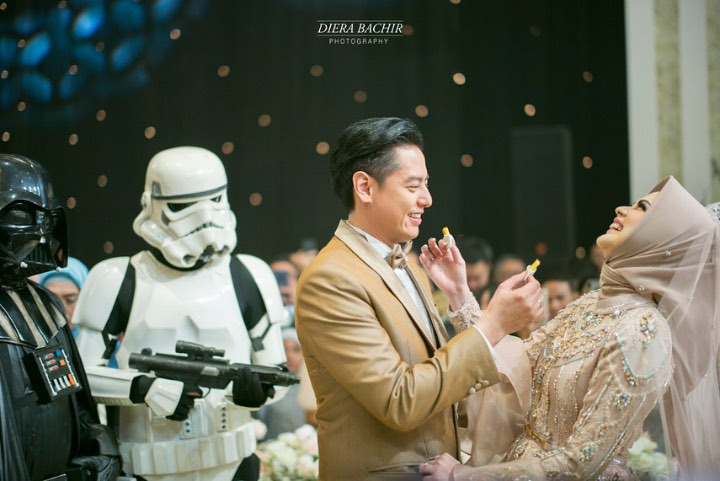 Jalani Resepsi 'Dikawal' Darth Vader dan Stormtrooper