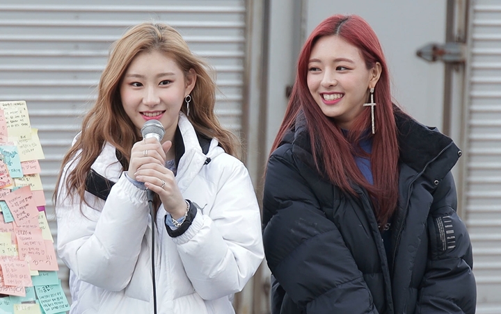 Foto Memperlihatkan Yuna Dan Chaeryeong Yang Sedang Menari Selama Penampilan ITZY DI Pangung '2019 K-WORLD FESTA' Yang Digelar Pada 24 Agustus Menjadi Bahan Perbincangan Orang. 