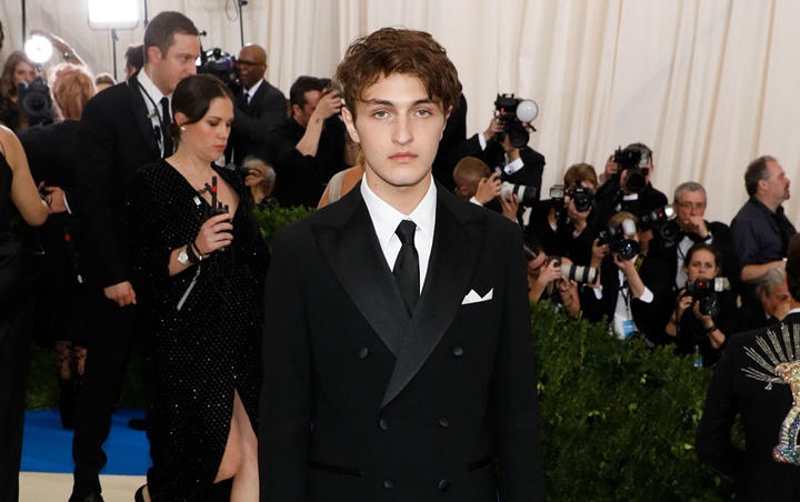 Agama Gigi Hadid Berhijab - Foto Pembaptisannya Jadi Viral Ini Pengakuan Anwar Hadid Soal Agama
