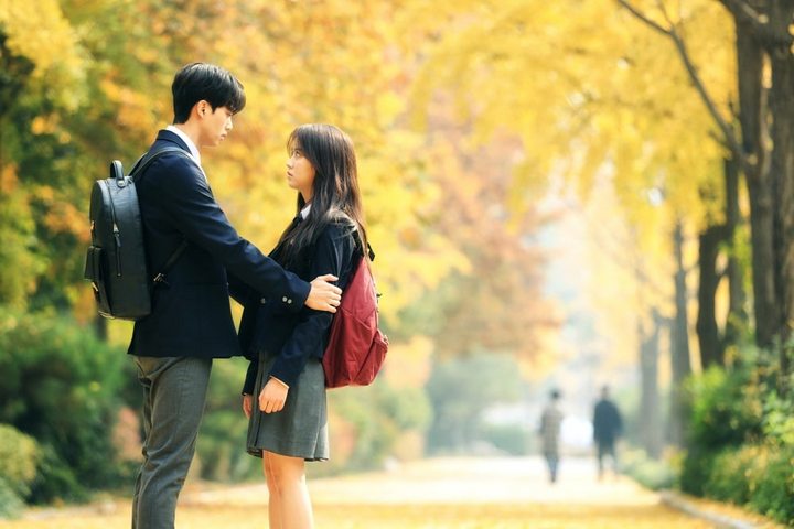 Chemistry Dipuji, Song Kang Akui Sering Repoti Kim So Hyun di Lokasi Syuting \'Love Alarm\'