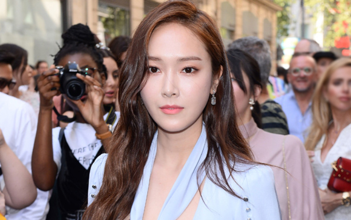 Gaya Busana Jessica Jung Ini Dibilang Norak Meski Ia Ngaku Desainer