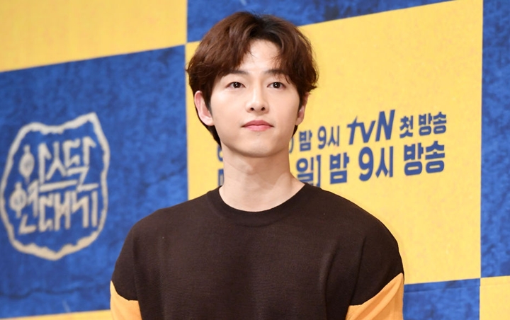 Foto Song Joong Ki Bareng Cewek Gegerkan Media Tiongkok Foto Song Joong Ki Bareng Cewek Gegerkan Media Tiongkok