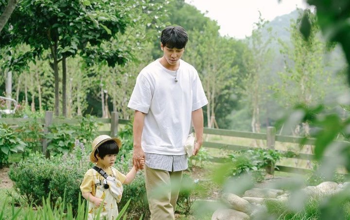Metode Lee Seung Gi Urus Kecil-Kecil di Little Forest Kembali Jadi Sorotan Metode Lee Seung Gi Urus Kecil-Kecil di Little Forest Kembali Jadi Sorotan