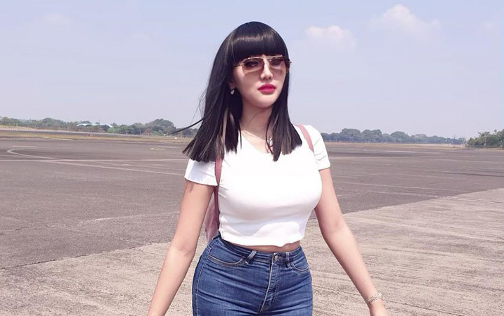 Lucinta Luna Hamil Gaib Umbar Body Seksi Topless Lipatan