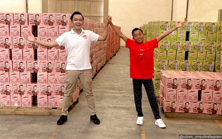 Foto Keluarga Betrand Peto Yang Asli : Ruben Onsu Soal Keluarga Betrand Peto Minta Uang: Anak ... / Check spelling or type a new query.