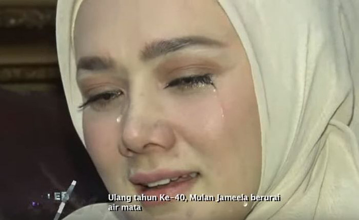 Mulan Jameela Menangis