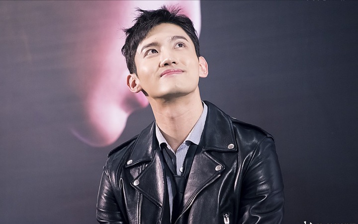 Changmin Terlihat di Masjid Ar-Rahman TMII Jelang Konser TVXQ