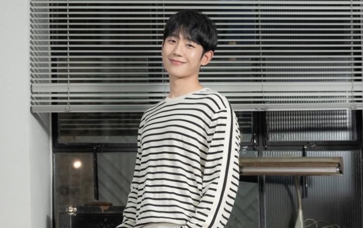 Jung Hae In Akui Stres Baca Komentar Tentang Dirinya, Gara-Gara Jadi Center Baeksang 2018?