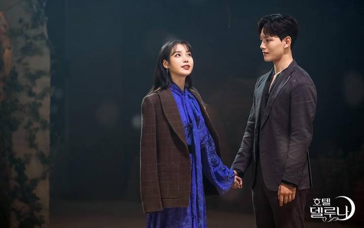 Yeo Jin Goo Bikin Ngakak Gak Kuat Gendong IU Saat Syuting 'Hotel Del Luna'
