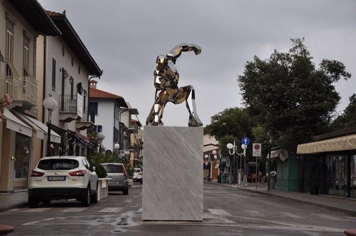 Fans Italia Buat Monumen Iron Man untuk Kenang Sang Superhero