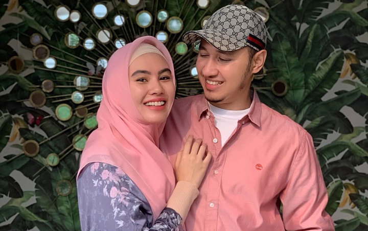 Pose Tegang Habib Usman Di Pemotretan Bikin Kartika Putri Gagal Mesra