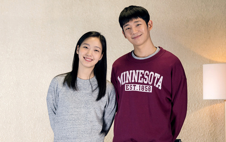 Foto Mesra Jung Hae In dan Kim Go Eun Rayakan Kesuksesan 'Tune In For Love' Jadi Sorotan