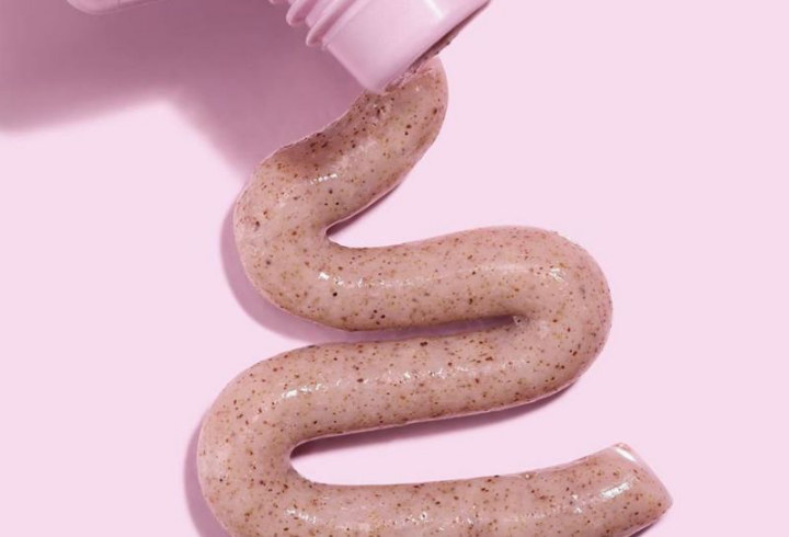 Terlalu Sering Memakai Scrub Juga Bisa Bikin Bruntusan Membandel