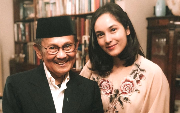 Chelsea Islan Bagikan Momen Terakhir Jenguk BJ Habibie, Senyum Semringah Jadi Sorotan