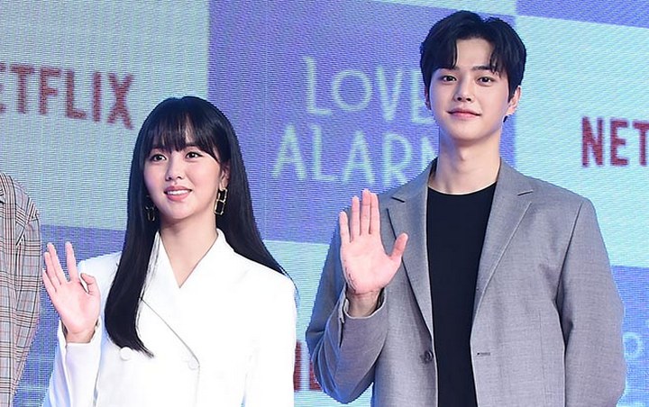 Kim So Hyun dan Song Kang Ogah Pakai Aplikasi 'Love Alarm', Ini Alasannya
