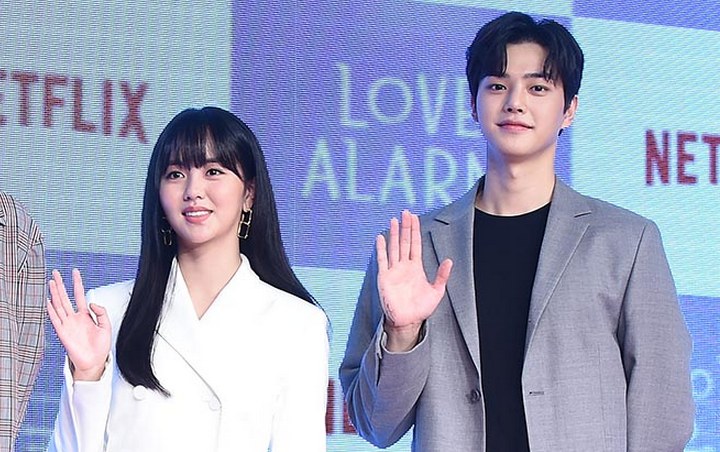 Kim So Hyun dan Song Kang Ogah Pakai Aplikasi 'Love Alarm', Ini Alasannya