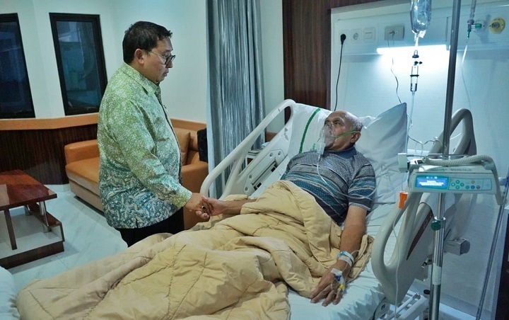 Jenguk Kivlan Zen di RSPAD, Fadli Zon: Ia Seorang Pejuang Pembela Merah Putih