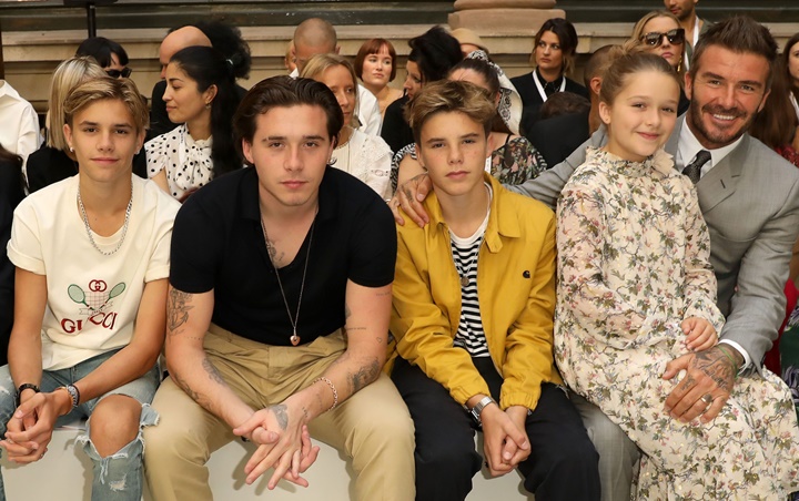 Wajah Cantik Harper Beckham Curi Perhatian Saat Hadiri Fashion Week Bareng Keluarga