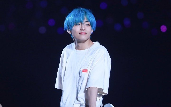 Spontan Buatkan Nyanyian Untuk Staf, Bunyi V BTS Bikin Fans Gagal Konsentrasi Spontan Buatkan Nyanyian Untuk Staf, Bunyi V BTS Bikin Fans Gagal Konsentrasi