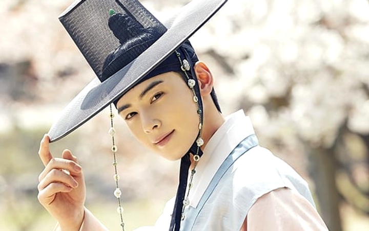 Visual Luar Biasa Tampan Cha Eunwoo Saat Promosi 'Rookie Historian Goo Hae Ryung' Jadi Perbincangan