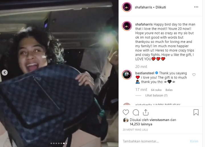 Bastian Dapat Kado Tas dari Shafa