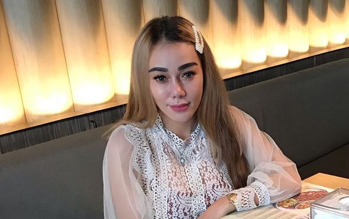  Bebby Fey Cerita Kronologi Disetubuhi Genderuwo Mirip Bapak Kos, Netter: Dasar Cewek Gila!