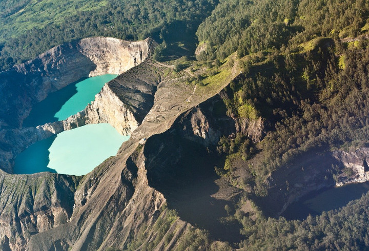 Danau Kelimutu, Danau Indah dan Unik dengan Tiga Warna Berbeda