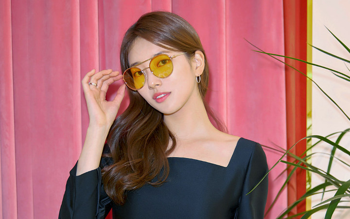 Suzy Bikin Heboh Kenakan Gaun Batik Seksi di Paris Fashion Week