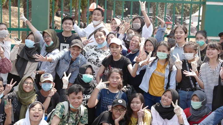 Tak Lupa Abadikan Momen Bersama Fans yang Terlibat dalam Aksi Ini