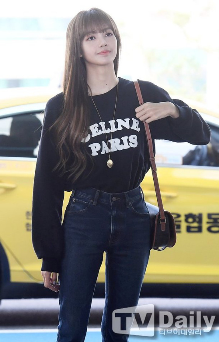 Лиса блэк пинк в полный рост. Лиса рост вес. Lisa из blackpink. Лиса блэк пинк полный рос. Блэк пинк лиса манобан.