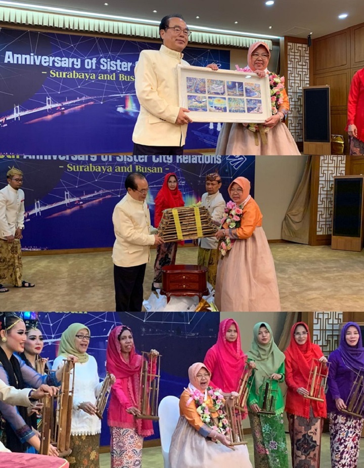 Walkot Surabaya Risma Curi Perhatian Kenakan Hanbok Saat Terima Penghargaan