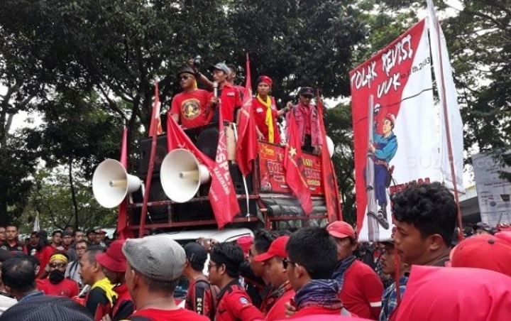 Buruh Demo Tolak Kenaikan BPJS Kesehatan Lantaran Bikin Daya Beli Turun